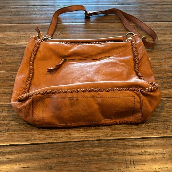 NWT! Gorgeous large Bolsa Nova Leather bag. “Braided” edge details. - Picture 5 of 13